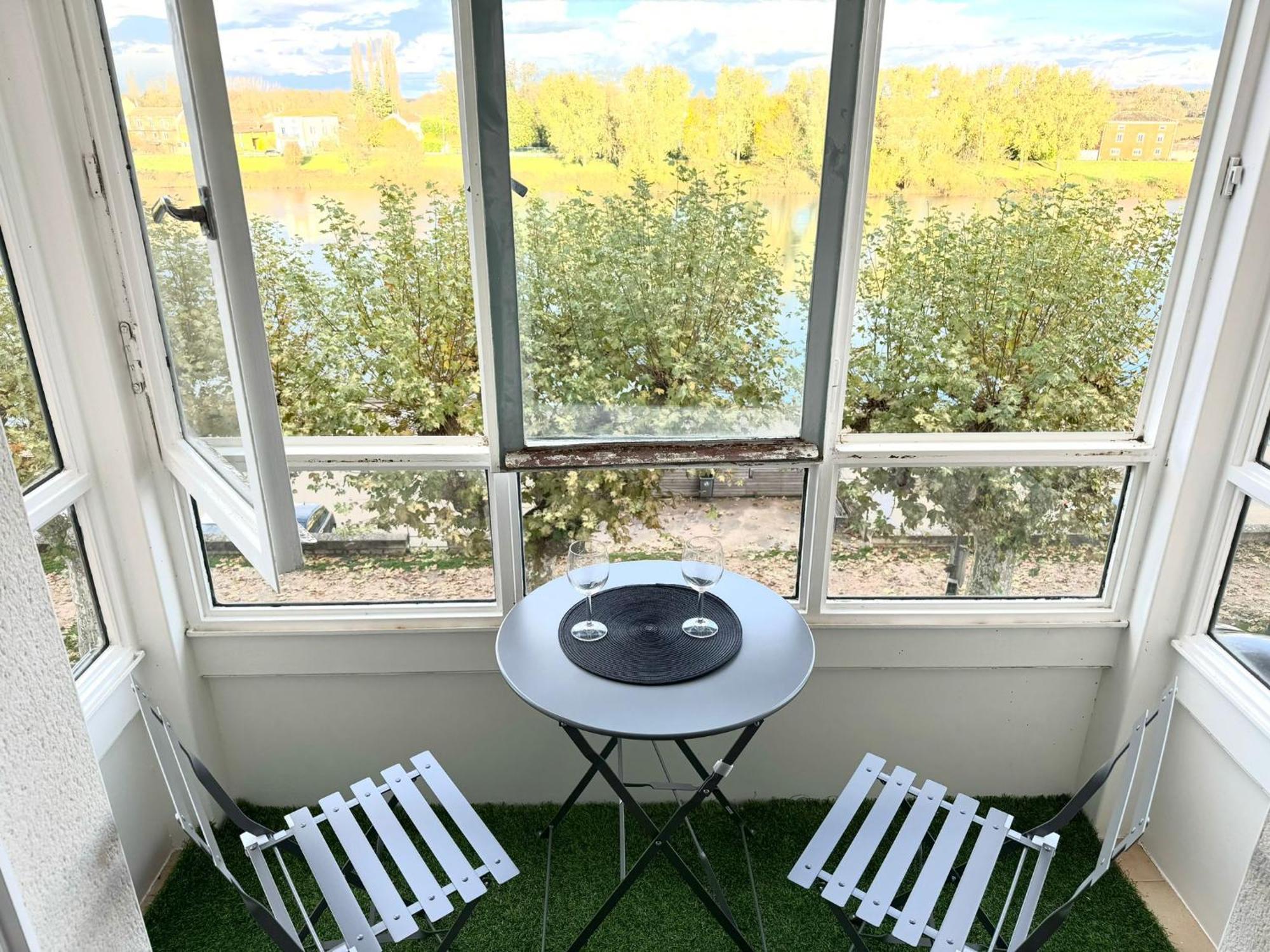 Appartement Quai Saone - By Primo C0Nciergerie Tournus Exterior foto